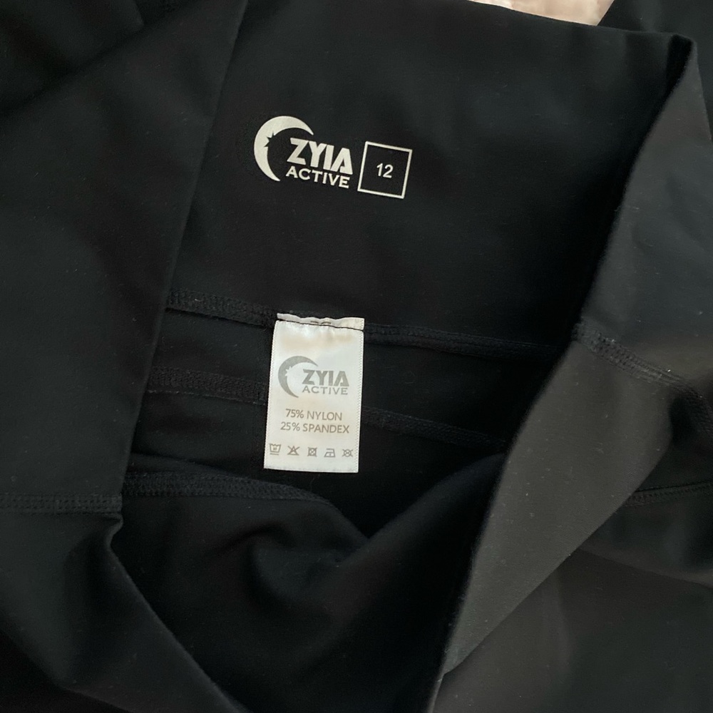 Zyia light and tight cropped leggings- size 12! Great condition